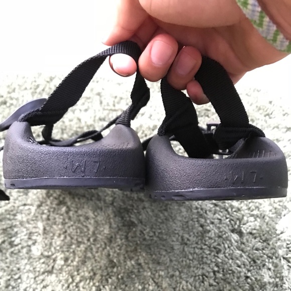 Black chacos - Picture 3 of 5
